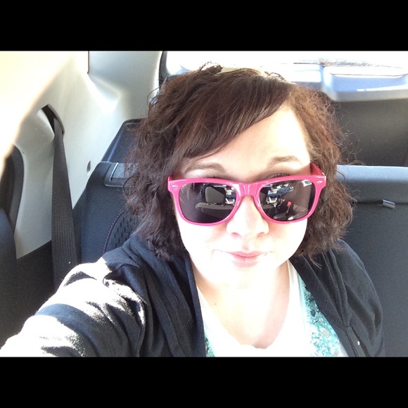 Meet your Posher, Stacy - Picture 1 of 1